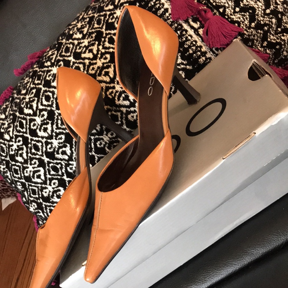 Shoes - Picture 2 of 8